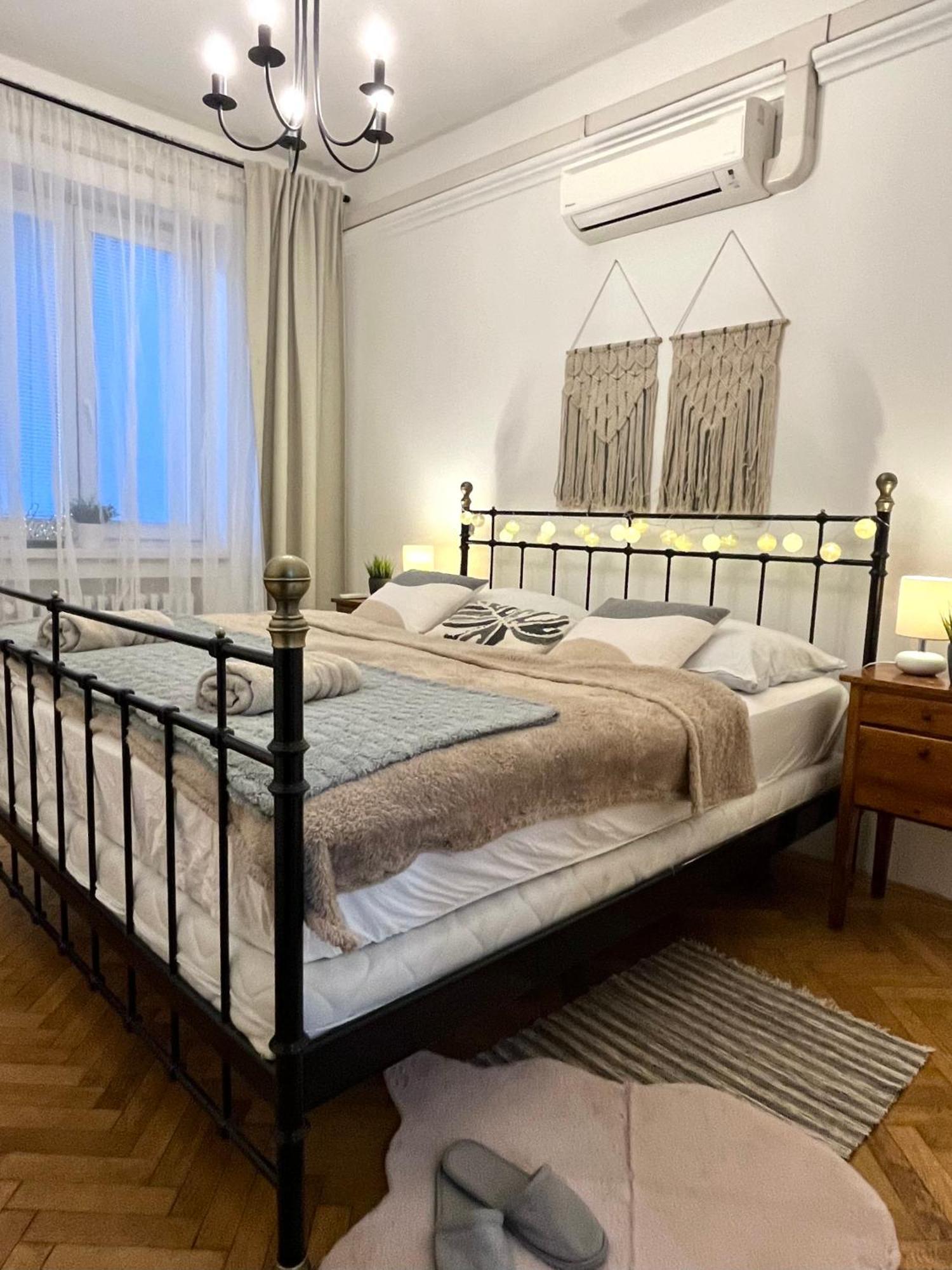 Audrey Hepburn Cathedral View Location Air Conditioned Apartment Pressburg