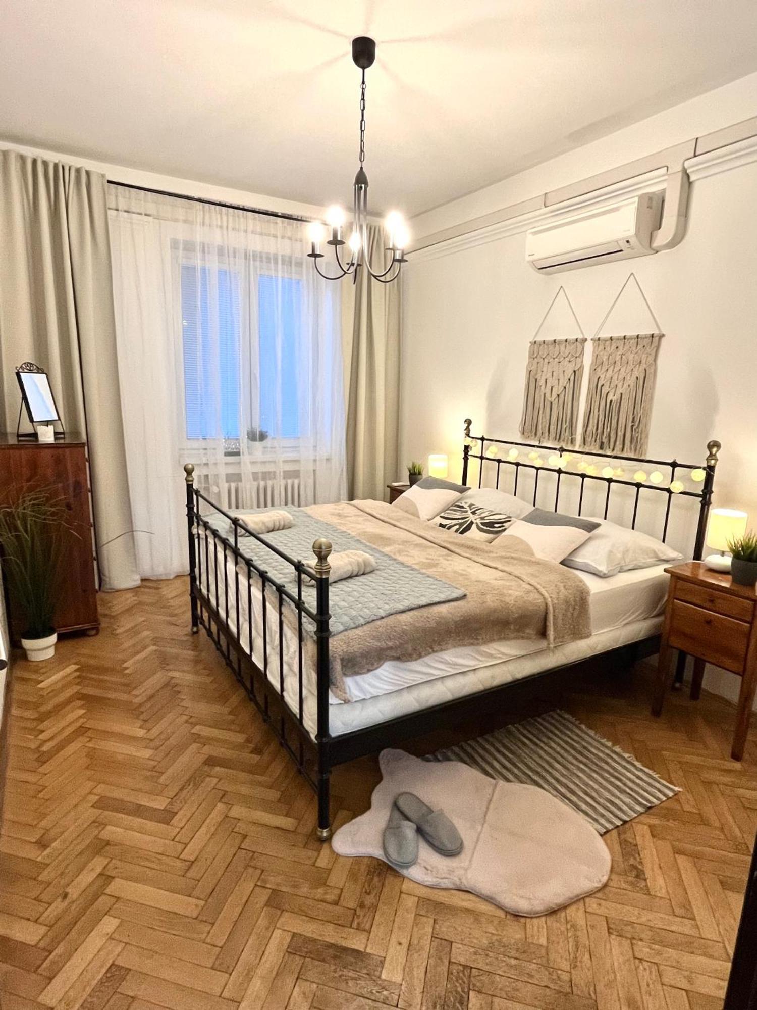 Audrey Hepburn Cathedral View Location Air Conditioned Apartment *